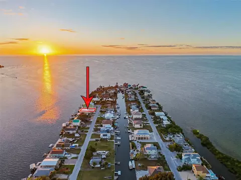 6522 Seaview Blvd, Hudson, FL 34667