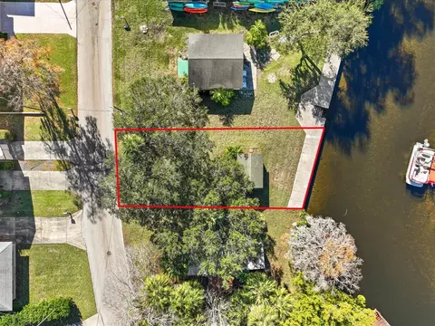 7259 Tropical Dr, Weeki Wachee, FL 34607 photo 3