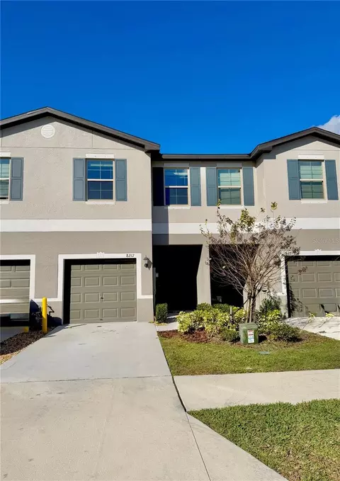 8217 Crescent Oaks Dr, New Port Richey, FL 34655