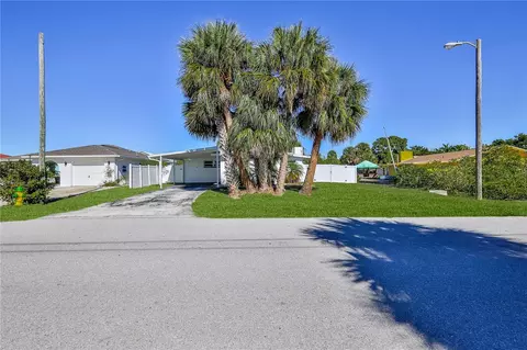 Exterior - 3387 Minnow Creek Dr, Hernando Beach, FL 34607 photo 3 of 13