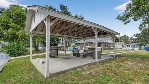 Exterior - 5411 Teal Dr, Weeki Wachee, FL 34607 photo 9 of 15