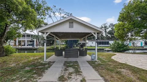 Exterior - 5411 Teal Dr, Weeki Wachee, FL 34607 photo 8 of 15