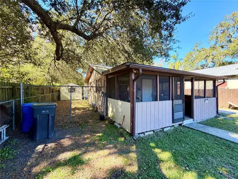 Exterior - 2318 Hibiscus Ave, Seffner, FL 33584 photo 2 of 4