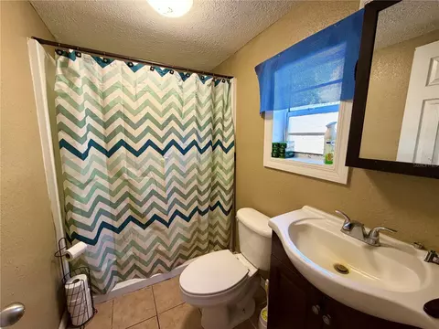 Bath - 2318 Hibiscus Ave, Seffner, FL 33584 photo 1 of 1