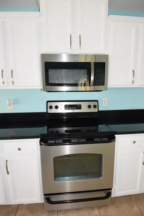 Kitchen - 11454 Walden Loop, Parrish, FL 34219 photo 2 of 6