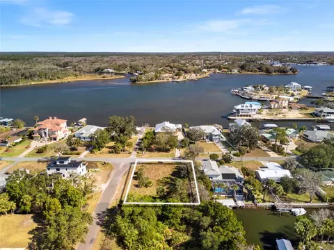 2262 N Watersedge Dr, Crystal River, FL 34429