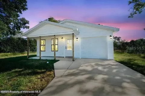 8960 Long Lake Ave, Weeki Wachee, FL 34613