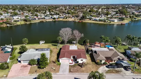 9616 Lake Christina Ln, Port Richey, FL 34668