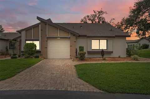 7445 Crestwood Dr, Weeki Wachee, FL 34613