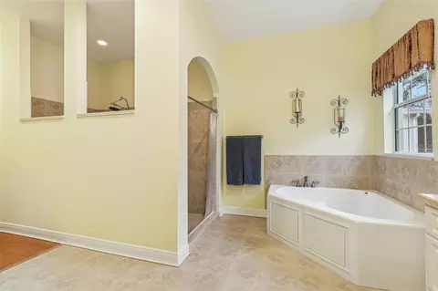 Bath - 30342 Vitex Ave, Eustis, FL 32736 photo 2 of 6