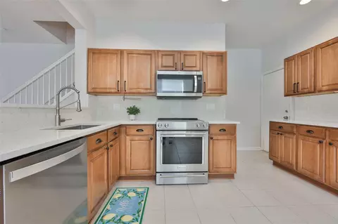 Kitchen - 4611 Barnstead Dr, Riverview, FL 33578 photo 6 of 6