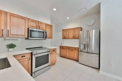 Kitchen - 4611 Barnstead Dr, Riverview, FL 33578 photo 5 of 6
