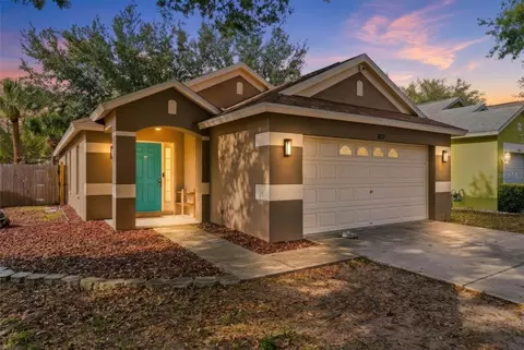 302 Summer Sails Dr, Valrico, FL 33594