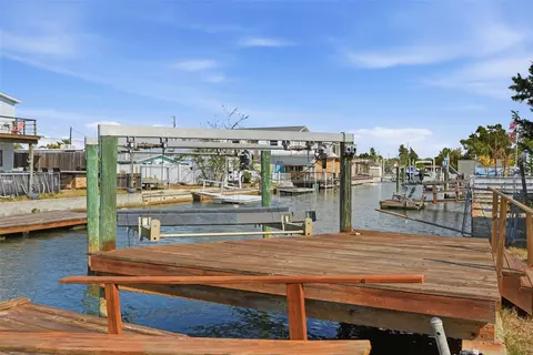 6727 Albatross Ln, Hudson, FL 34667