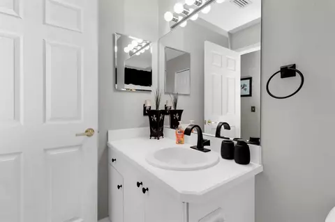 Bath - 11634 Wheatfield Loop, Hudson, FL 34667 photo 3 of 4