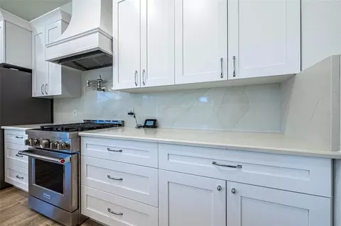 Kitchen - 1543 Parilla Cir, New Port Richey, FL 34655 photo 5 of 8
