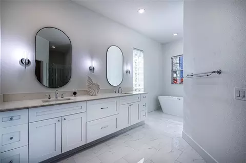 Bath - 1543 Parilla Cir, New Port Richey, FL 34655 photo 1 of 9