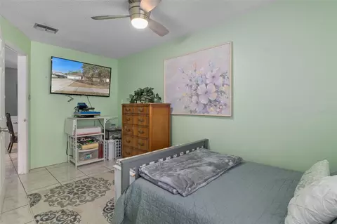 Bedroom - 6101 County Line Rd, Spring Hill, FL 34606 photo 8 of 8
