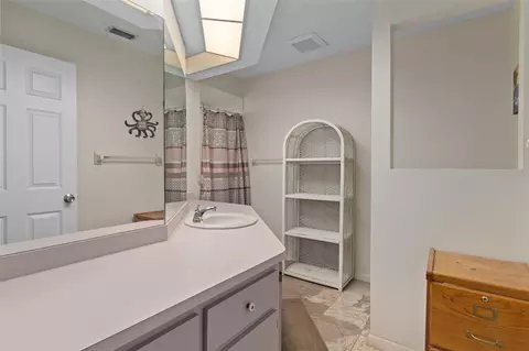 Bath - 6101 County Line Rd, Spring Hill, FL 34606 photo 1 of 4