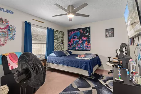 Bedroom - 6101 County Line Rd, Spring Hill, FL 34606 photo 4 of 8
