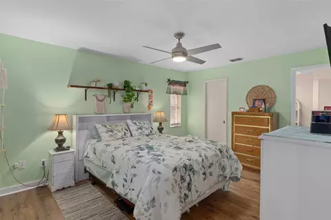 Bedroom - 6101 County Line Rd, Spring Hill, FL 34606 photo 1 of 8