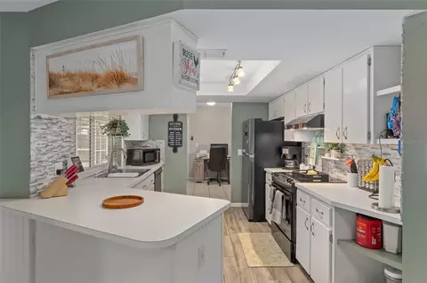 Kitchen - 6101 County Line Rd, Spring Hill, FL 34606 photo 2 of 3