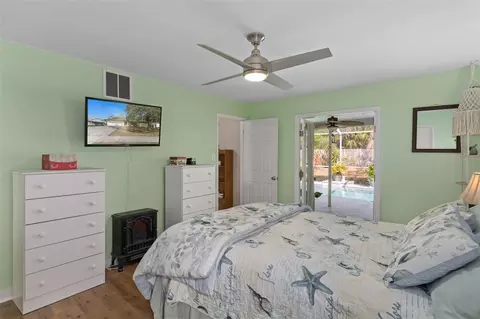 Bedroom - 6101 County Line Rd, Spring Hill, FL 34606 photo 3 of 8