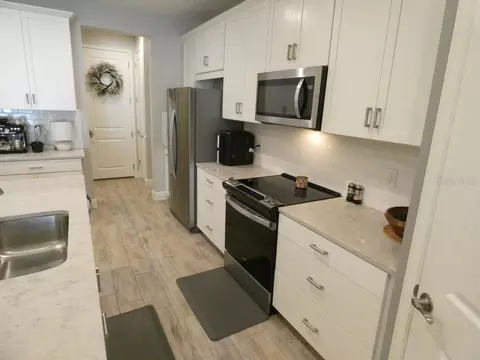Kitchen - 1505 Sunset Wind Loop, Oldsmar, FL 34677 photo 5 of 7