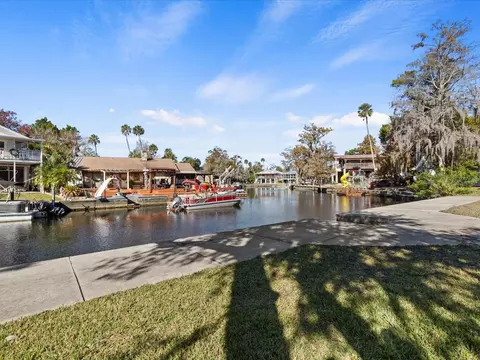 7255 Tropical Dr, Weeki Wachee, FL 34607