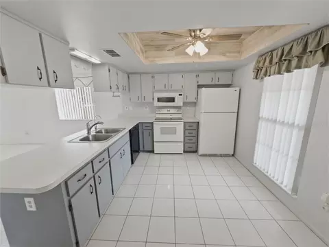 Kitchen - 7535 Greystone Dr, Hudson, FL 34667 photo 2 of 6