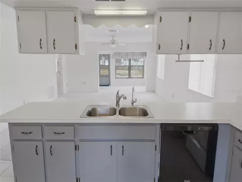 Kitchen - 7535 Greystone Dr, Hudson, FL 34667 photo 5 of 6