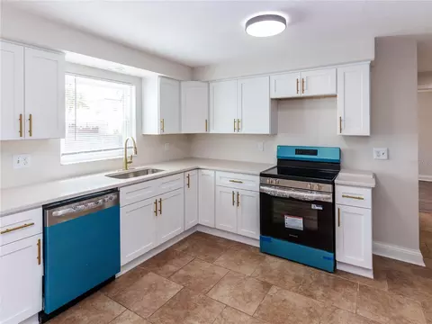 Kitchen - 7434 Mako Dr, Hudson, FL 34667 photo 2 of 3