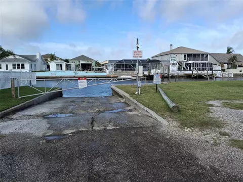 Exterior - 7434 Mako Dr, Hudson, FL 34667 photo 5 of 6