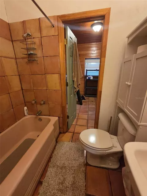 Bath - 1106 Fox Hunter Rd, Perry, FL 32348 photo 1 of 1
