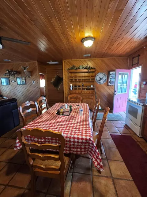 Dining - 1106 Fox Hunter Rd, Perry, FL 32348 photo 1 of 1