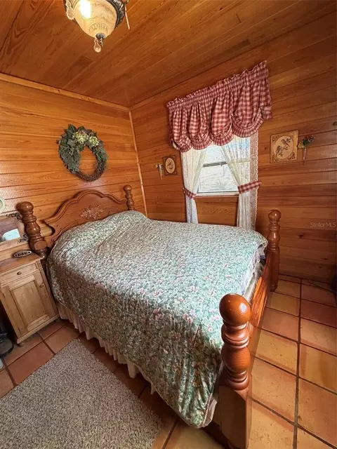 Bedroom - 1106 Fox Hunter Rd, Perry, FL 32348 photo 2 of 4