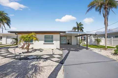16111 5th St E, Redington Beach, FL 33708