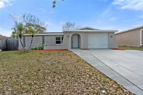 9020 Hunt Club Ln, Port Richey, FL 34668