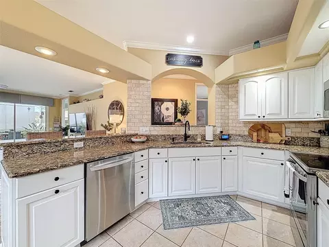 Kitchen - 15021 Tamarind Loop, Spring Hill, FL 34609 photo 5 of 7