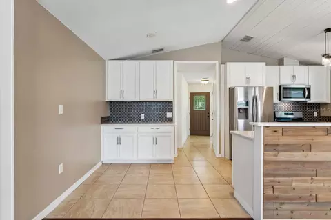 Entry Way - 375 E Liberty St, Hernando, FL 34442 photo 3 of 4