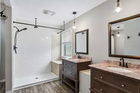 Bath - 375 E Liberty St, Hernando, FL 34442 photo 3 of 7