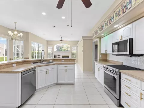 Kitchen - 13944 Talmage Loop, Hudson, FL 34667 photo 4 of 6