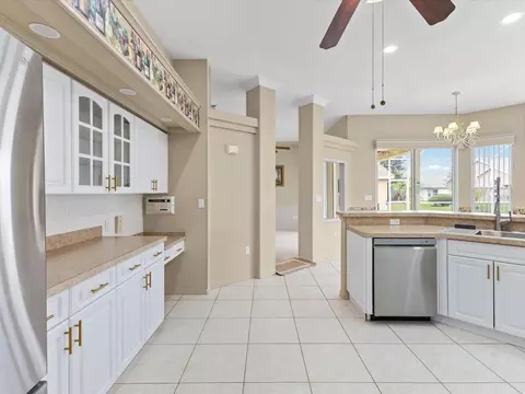 Kitchen - 13944 Talmage Loop, Hudson, FL 34667 photo 5 of 6