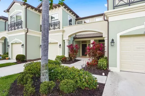 11636 Crowned Sparrow Ln, Tampa, FL 33626