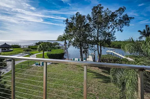 1626 Sea Breeze Dr, Tarpon Springs, FL 34689