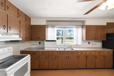 Kitchen - 18749 Us Highway 41, Spring Hill, FL 34610 photo 5 of 5