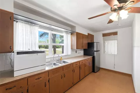 Kitchen - 18749 Us Highway 41, Spring Hill, FL 34610 photo 4 of 5