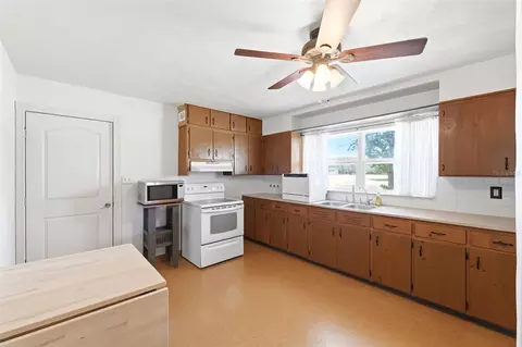 Kitchen - 18749 Us Highway 41, Spring Hill, FL 34610 photo 2 of 5