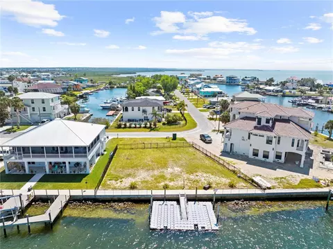 3387 Gulf Winds Cir, Hernando Beach, FL 34607 photo 3
