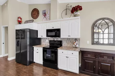 Kitchen - 1806 Kinsmere Dr, Trinity, FL 34655 photo 3 of 4